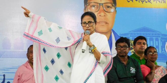 ममता बनर्जी के खिलाफ हिंदू महासभा ने दर्ज कराई शिकायत