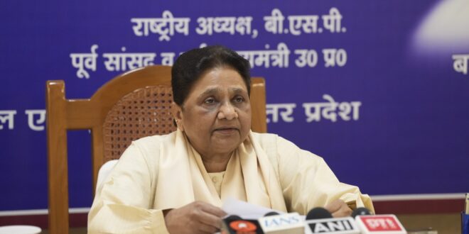 स्वार्थी तत्वों से सावधान रहें, हर लड़ाई कानून के दायरे में रहकर लड़नी चाहिए: मायावती